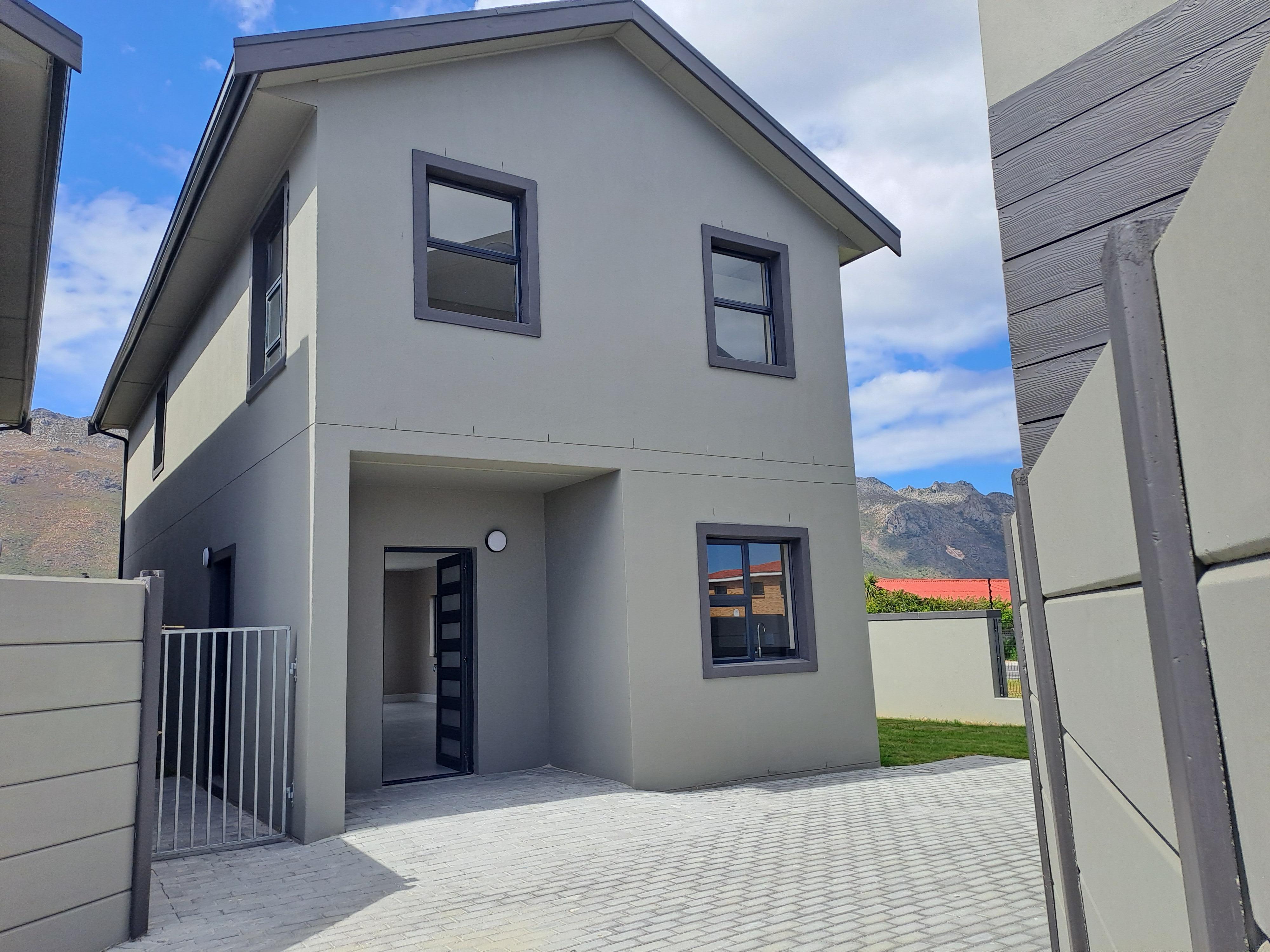 3 Bedroom Property for Sale in Sea Breeze Western Cape